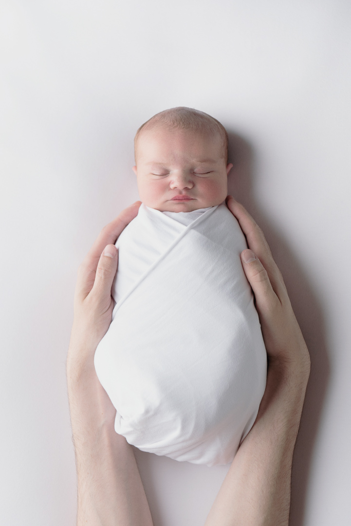 newborn photography glasgow-newborn sleeping-baby sleeping in mummy's arms