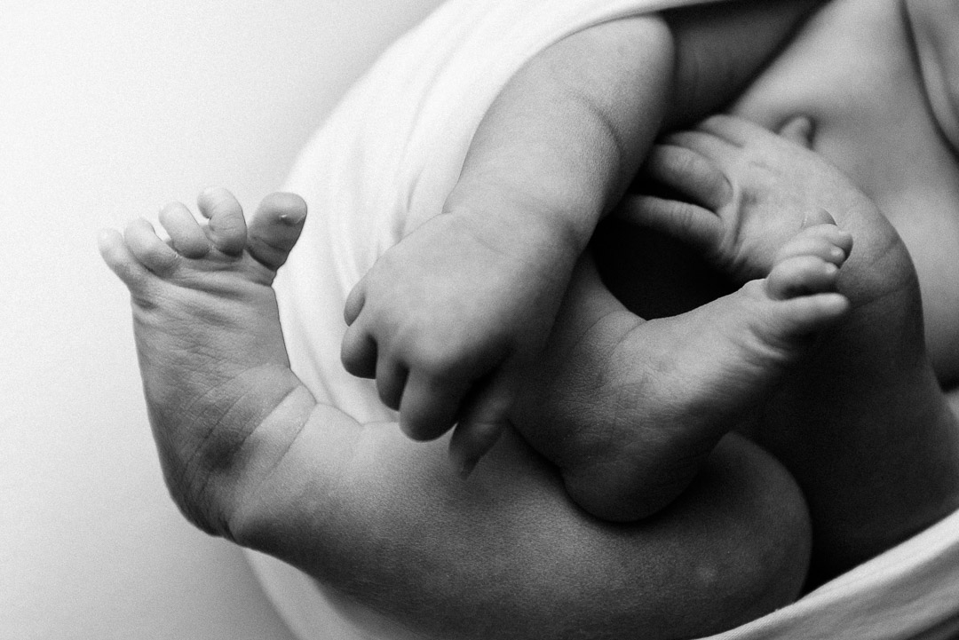 newborn hands and feet-baby feet-baby toes-newborn session-newborn fingers
