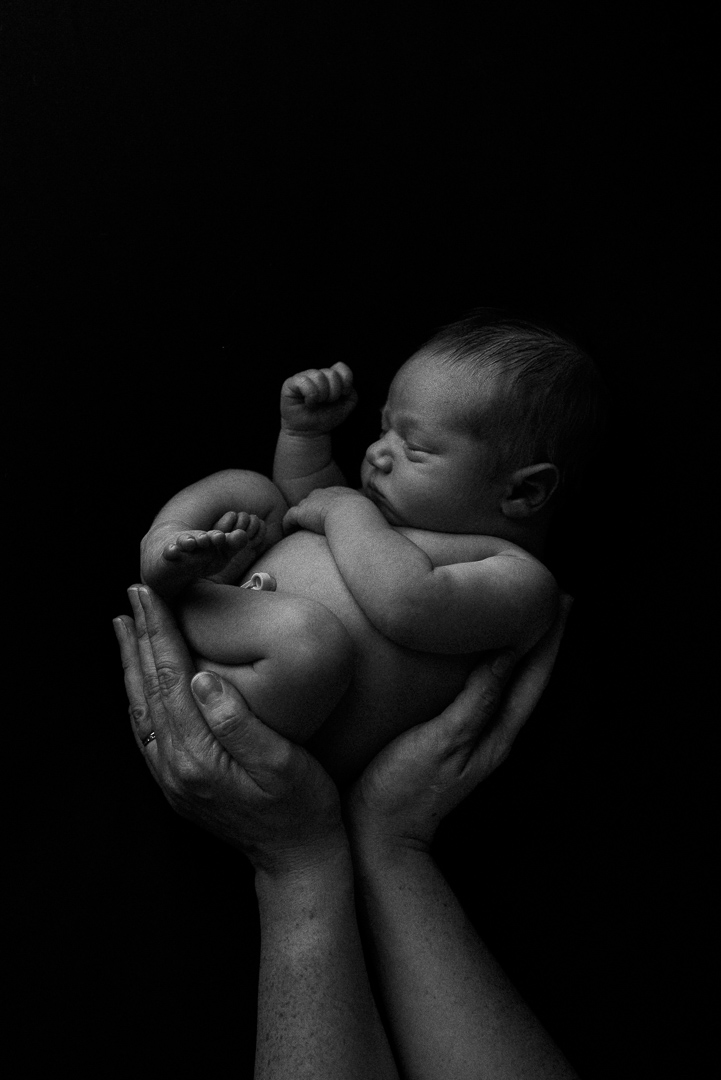 Newborn Baby in Mum's hands-black and white image of newborn baby-natural newborn