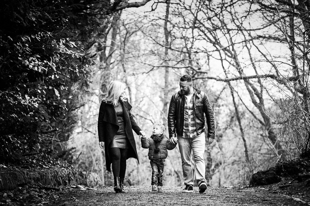 family walking in park glasgow, glasgow family photograph, black and white photo of family in glasgow