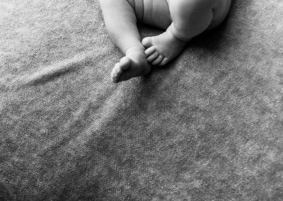 natural newborn photography, studio newborn baby photography, baby toes