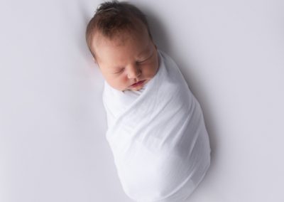 natural newborn photography, studio newborn baby photography, black and white newborn image, glasgow newborn photography